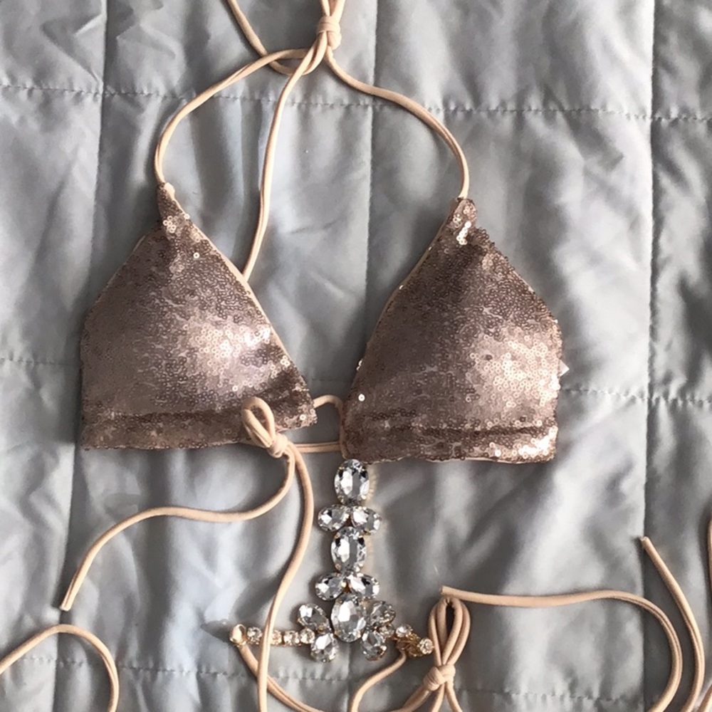 Bikini - Picture 2 of 3